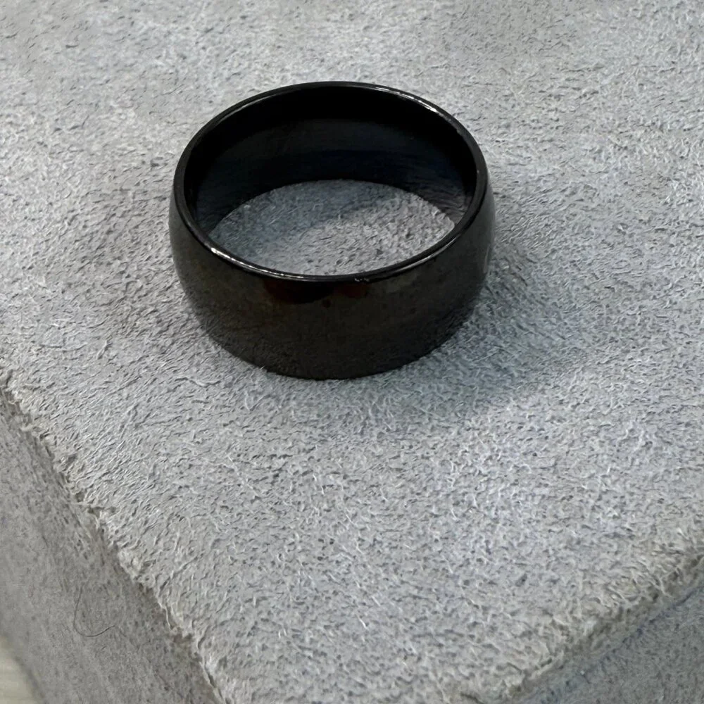 King Ring Black Size 5.75